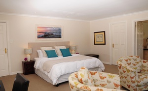 Teal Room 6 – Family room with sea view